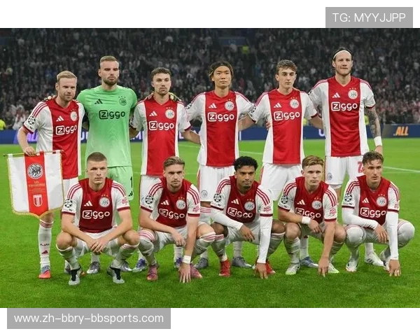 德甲球员毕业照合影合集:成长记忆与赛季回顾 德甲球员毕业照合影合集:成长记忆与赛季回顾